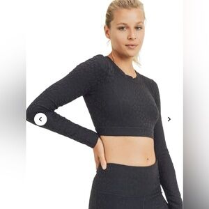 NWT Mono B Textured Jacquard Peek-a-boo Back Long Sleeve Crop Size M